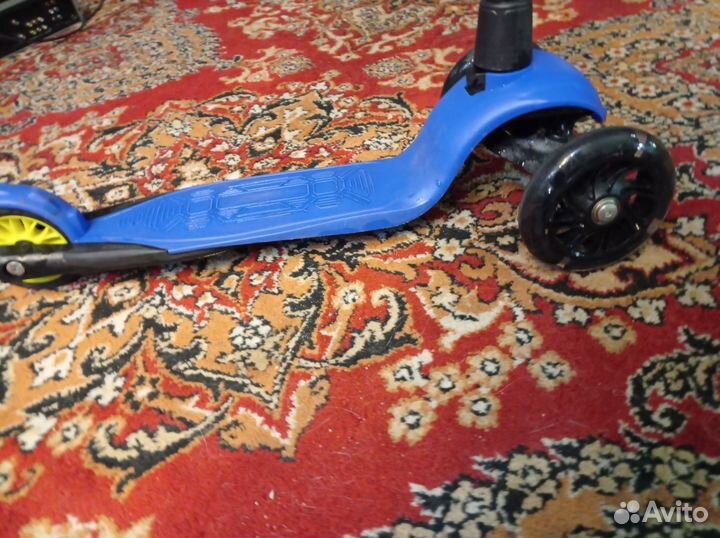 Самокат детский со светящимися колесами