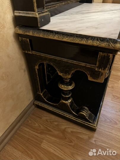 Консоль антикварная