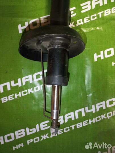 Передний амортизатор Opel Vectra B седан 1996