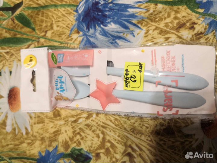 Подгузники pampers, поильник, ложки