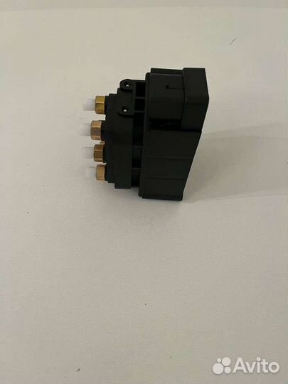 Блок клапанов пневмоподвески Audio Q7 Porsche VW