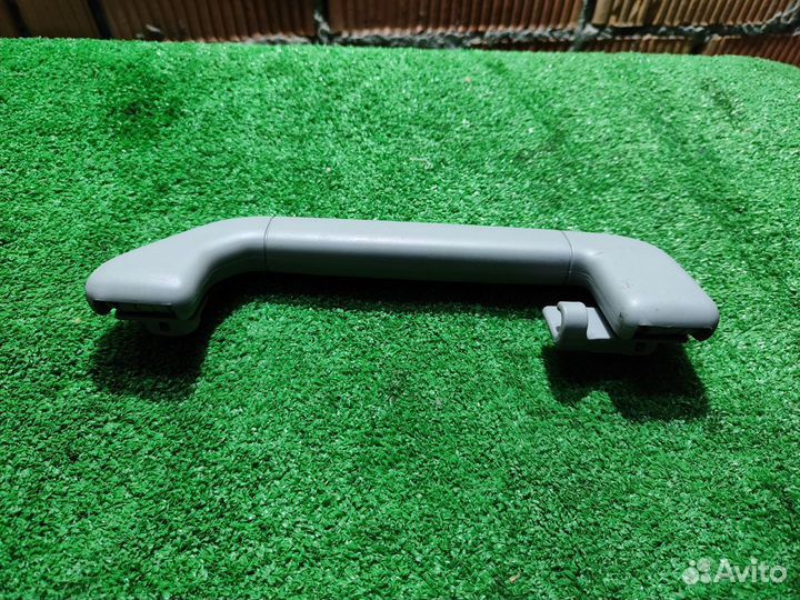 Ручка потолка передняя правая Volkswagen Touareg 7