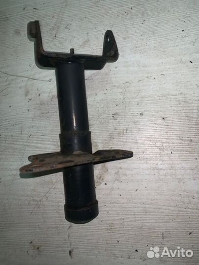 Кронштейн усилителя бампера передний правый