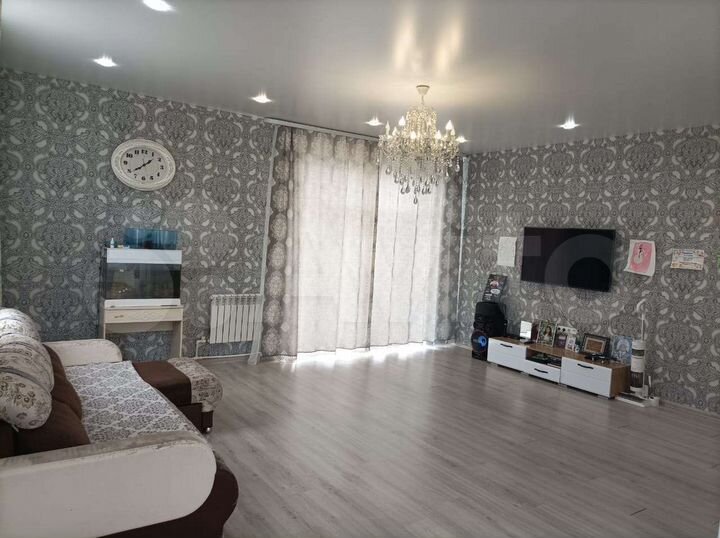 Дом 218 м² на участке 9 сот.