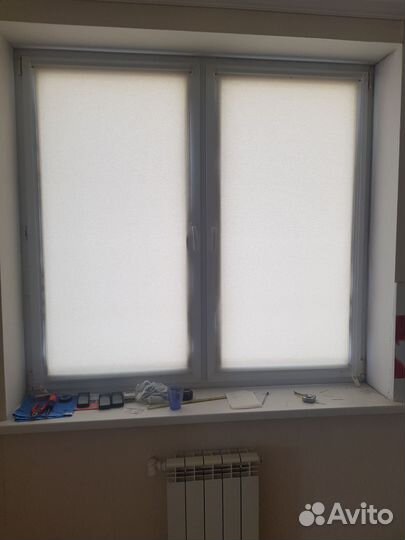 Пластиковое окно 1745*1640 с подоконником, шторой