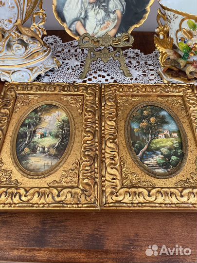 Старинные картины в золотых рамках. Италия