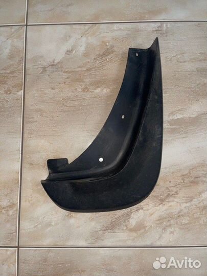 Брызговик передний правый Volvo Xc 70 С 2008 По