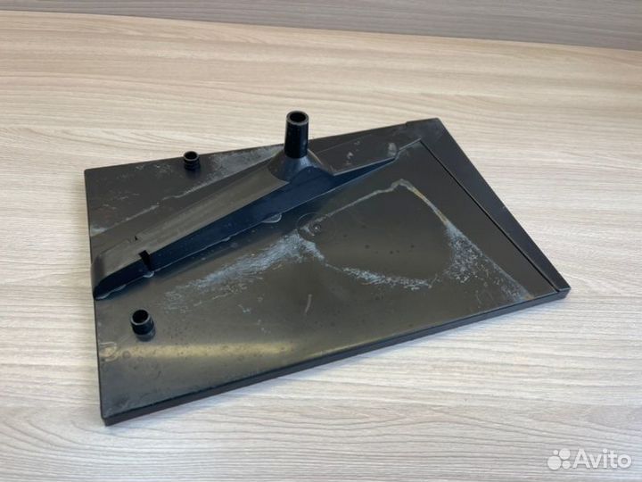 Площадка аккумулятора передняя Renault Duster