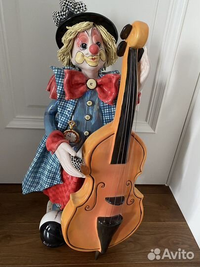 Статуэтка фарфор