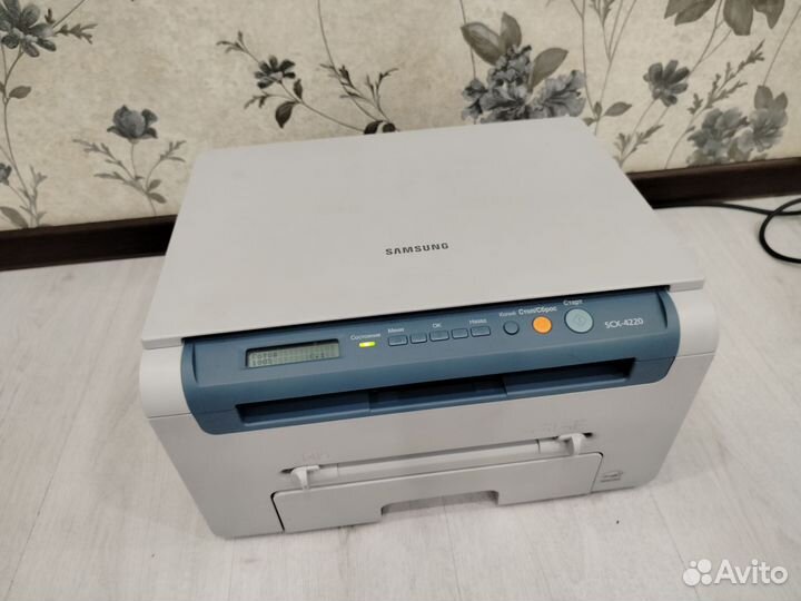 Хороший мфу с маленьким пробегом Samsung scx-4220