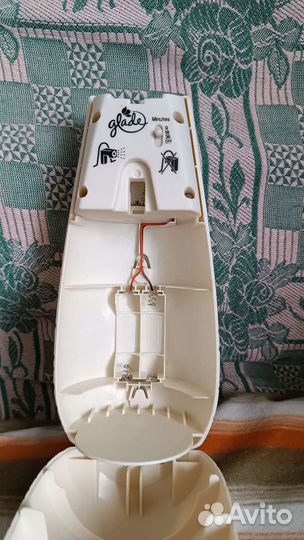 Автоматический освежитель воздуха (диспенсер)