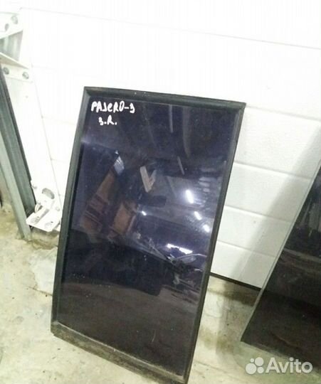 Форточка задней правой двери Mitsubishi Pajero 3