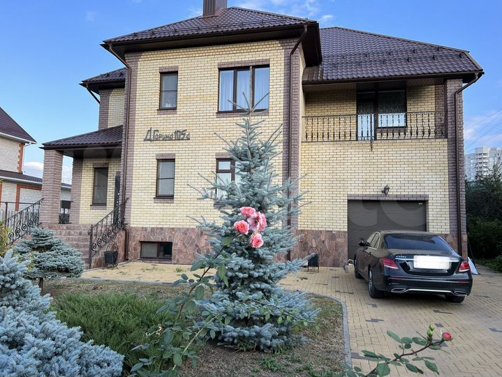 Коттедж 391 м² на участке 12 сот.