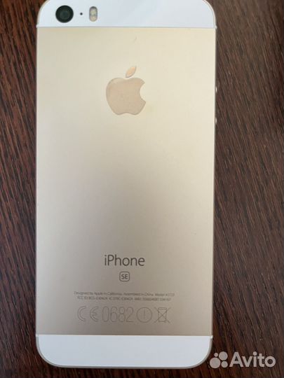 Телефон iPhone SE