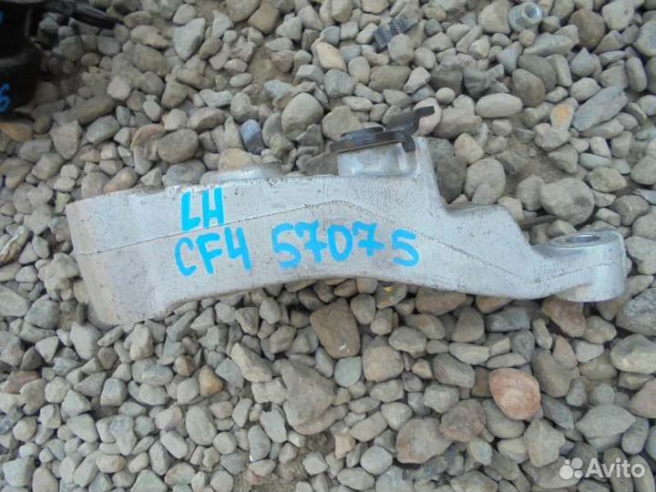 Кронштейн опоры двигателя левый Honda Accord CF4