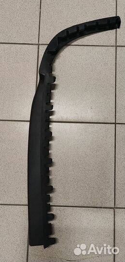 Спойлер переднего бампера правый VW Passat B3