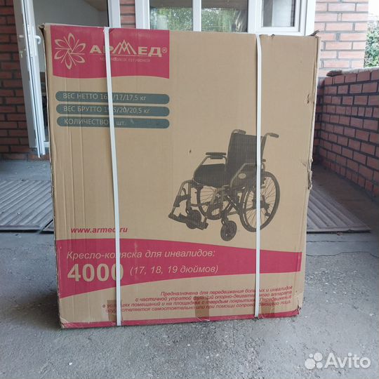 Инвалидная коляска и санитарный стул