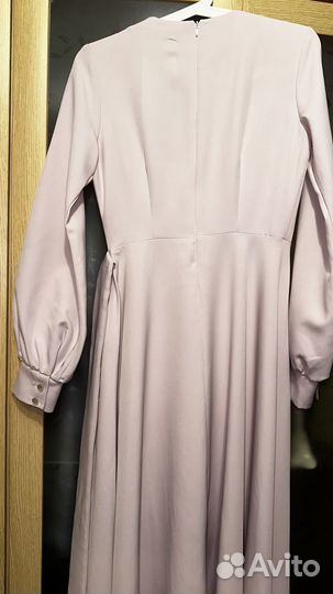 Пудровое вечернее платье на мероприятие