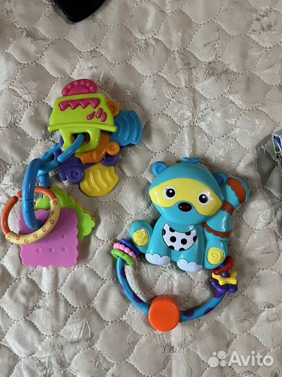 Детские игрушки и погремушки