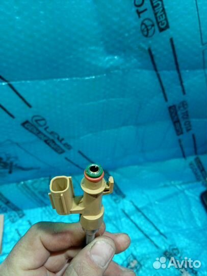 Форсунка топливная Toyota Land Cruiser 200 URJ202