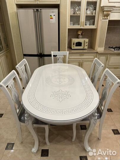 Столы и стулья