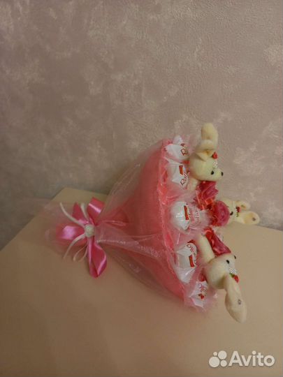 Букет из Рафаэлло с зайчиками