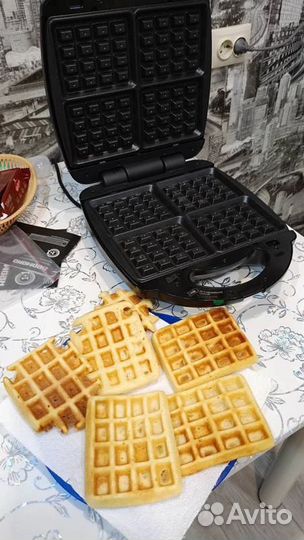 Вафельница мультипекарь Redmond RMB-M713/1