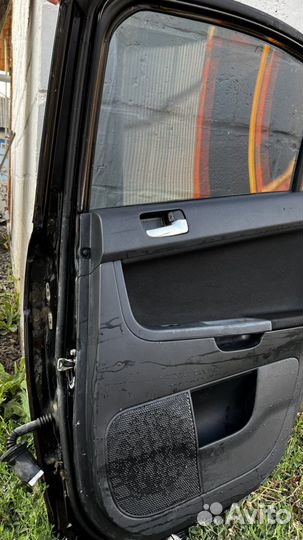 Дверь на mitsubishi lancer 10