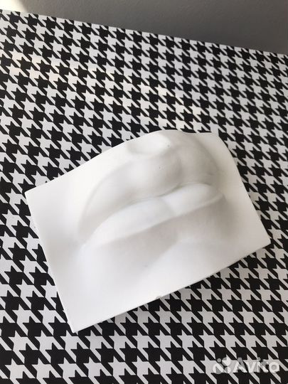 Подставка губы