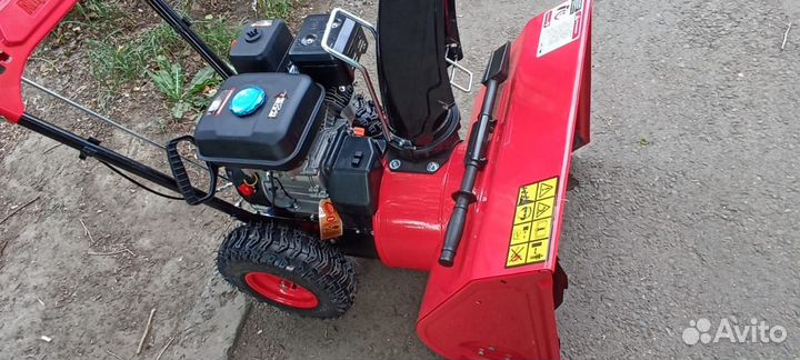 Снегоуборщик бензиновый самоходный