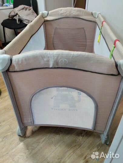 Манеж-кровать с матрасом