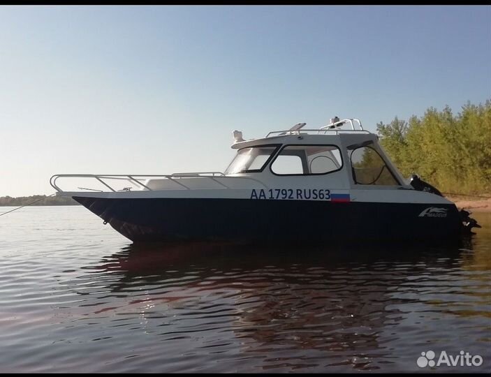 Катер Амадеус