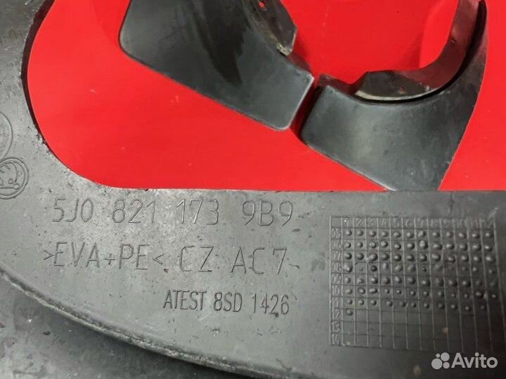 Брызговик задний Skoda Fabia 2 1.4 CGG 2012