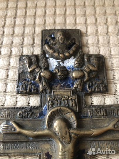 Старинное латунное распятие. Эмаль