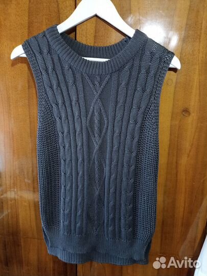 Жилеты вязанные S