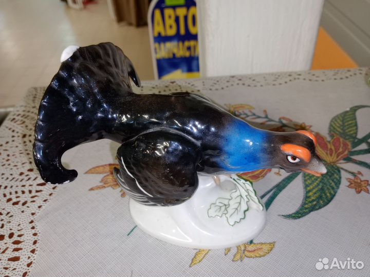 Фарфоровая статуэтка глухарь