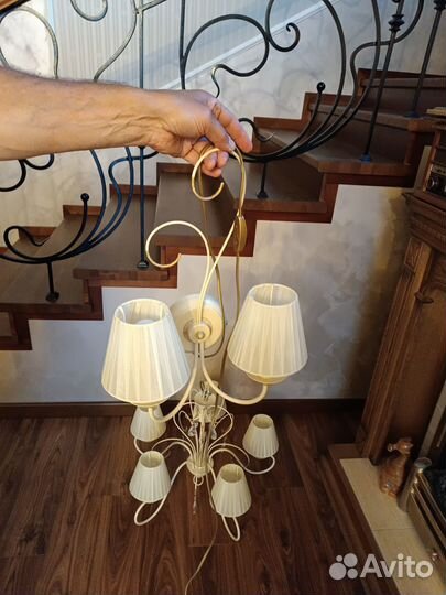 Продам люстру и 2 бра