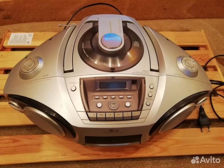 Магнитола 3 в 1-м LG CD-M371AX под ремонт