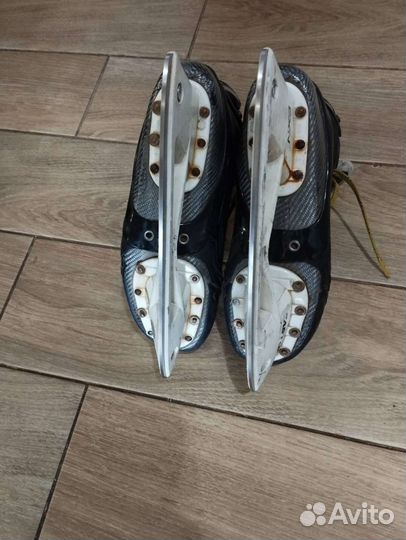 Коньки хоккейные проф Easton mako 43 размер (9d)