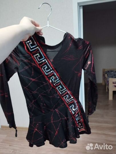 Костюм для фигурного катания, гимнастики