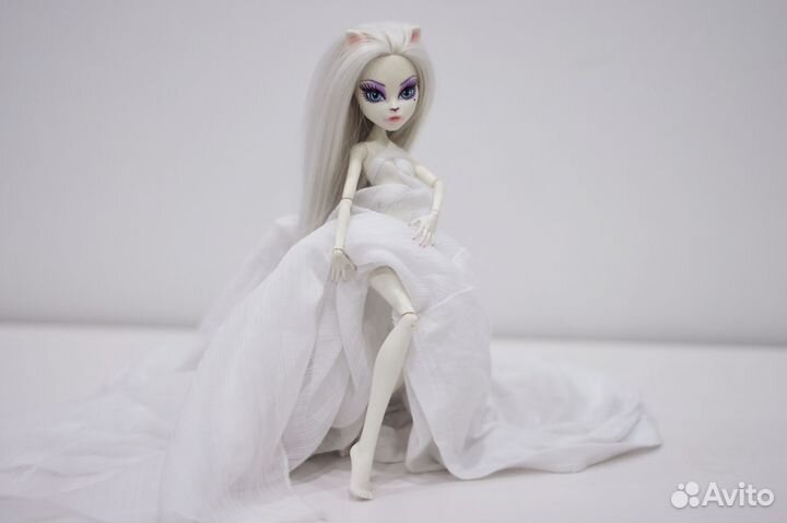 Кукла Монстер Хай Кэтрин Дэ Мяу