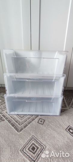 Ящики от холодильника Indesit c240g