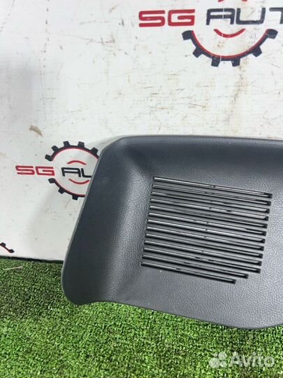 Заглушка обшивки багажника задняя левая Toyota