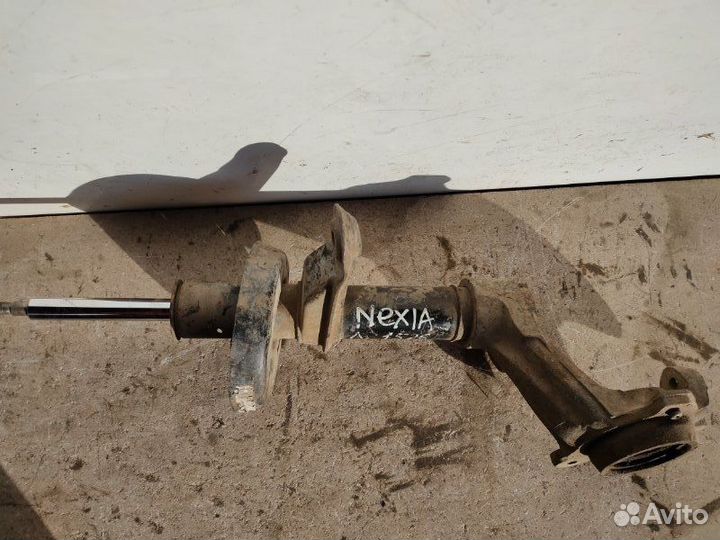 Кулак поворотный передний левый передний левый