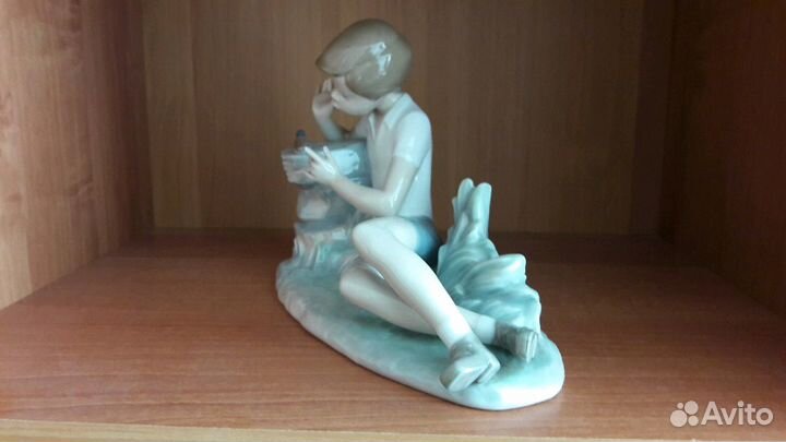 Lladro Мальчик с птичкой