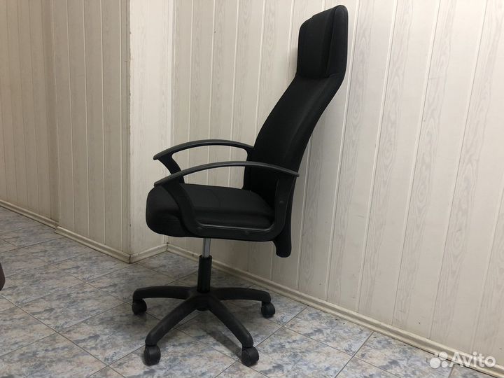 Новый компьютерный стул черный в сетке