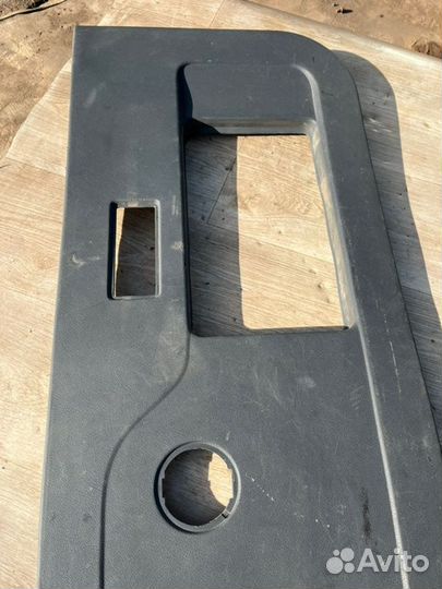 Обшивка багажника Mitsubishi Pajero 6G72 1993