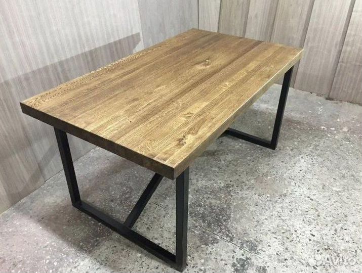 Стол обеденный