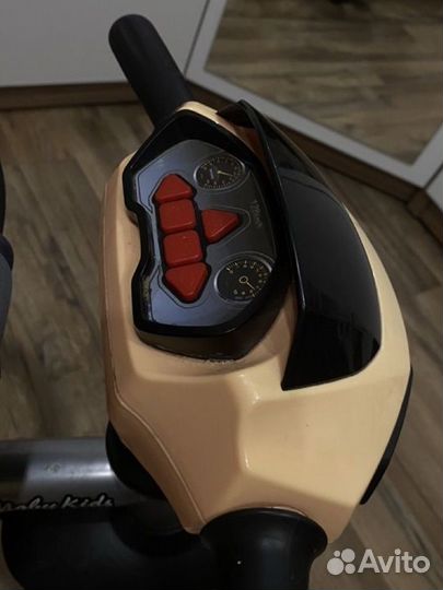 Трехколесный детский велосипед-коляска