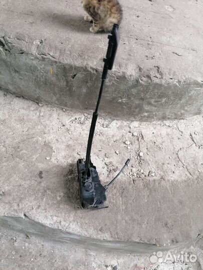 Передний левый замок рено лагуна 2